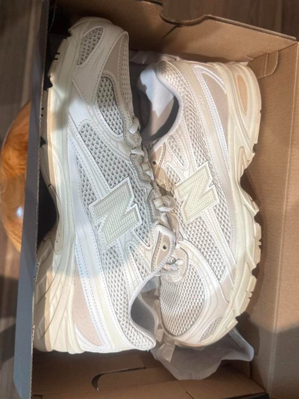 New Balance Men's White and Cream Trainers